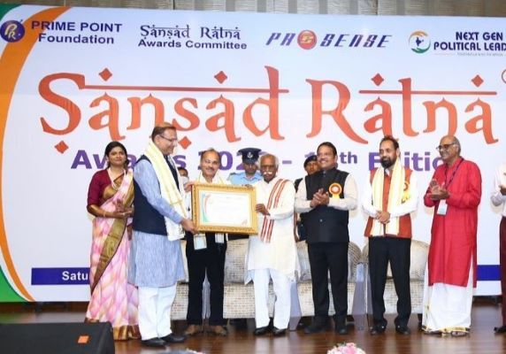 Jayant Sinha with the Sansad Ratna Award