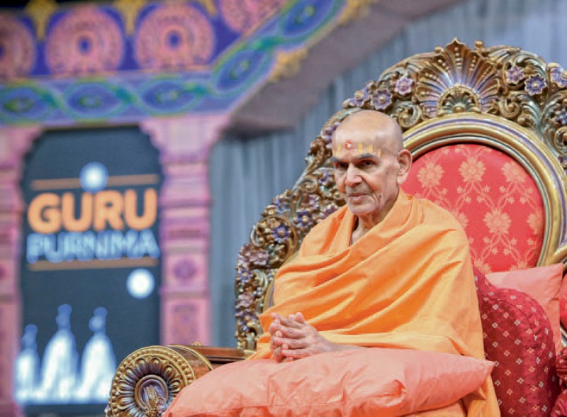 Mahant Swami at a Satsang in Chicago