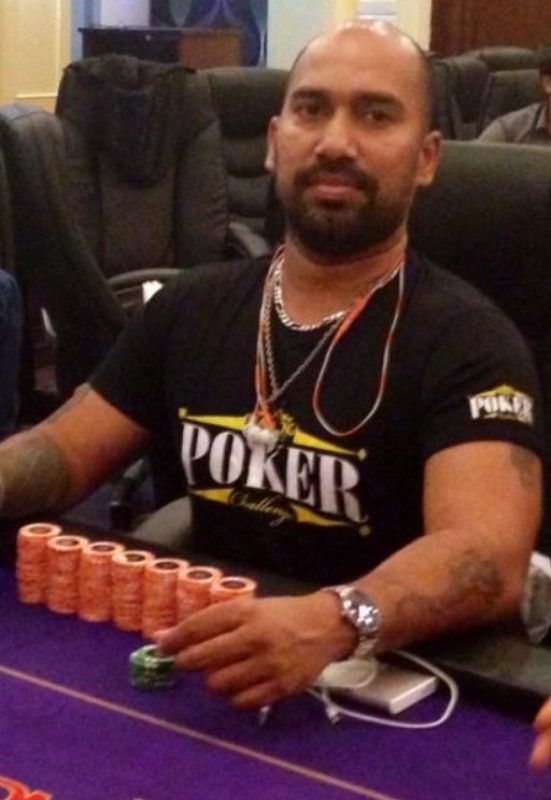 Mauris Noronha playing poker