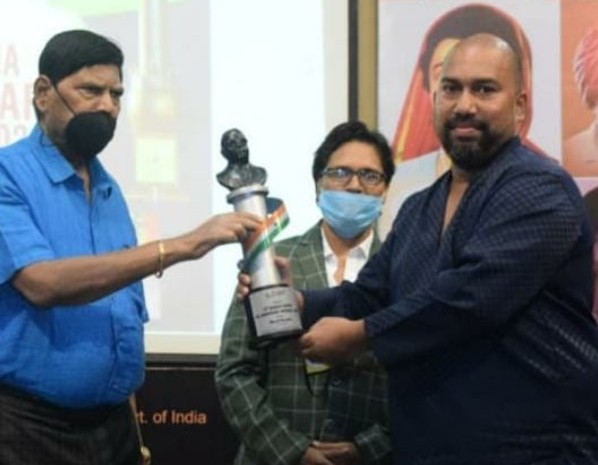Mauris Noronha (right) with 10th Bharat Ratna Dr Ambedkar Award