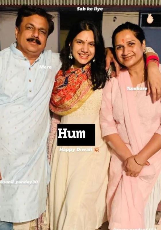 Neetu Pandey with her husband and daughter