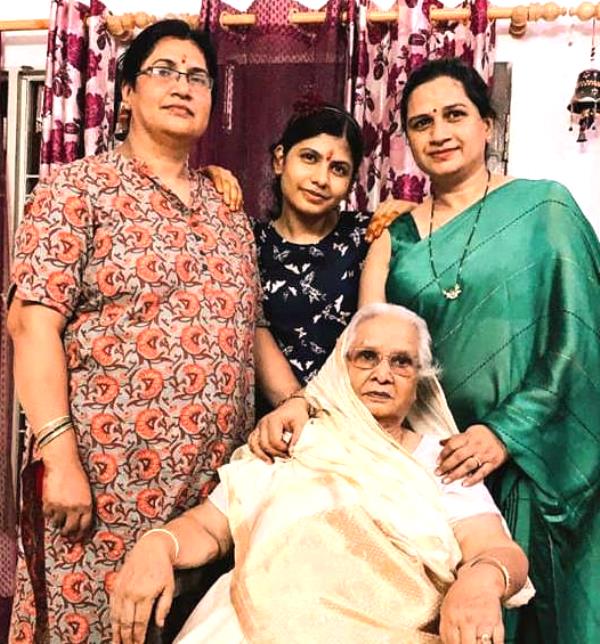 Neetu Pandey with her mother and family members