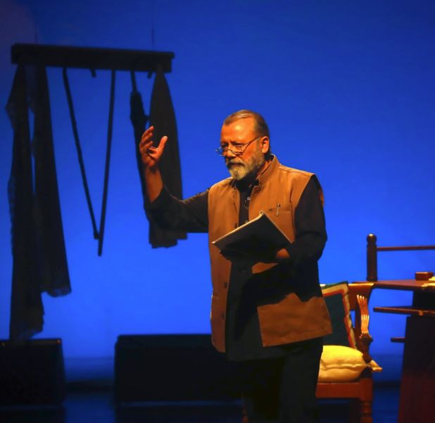 Pankaj Kapur performing the play of his book titled 'Dopehri' at the Delhi Theatre Festival (2023)
