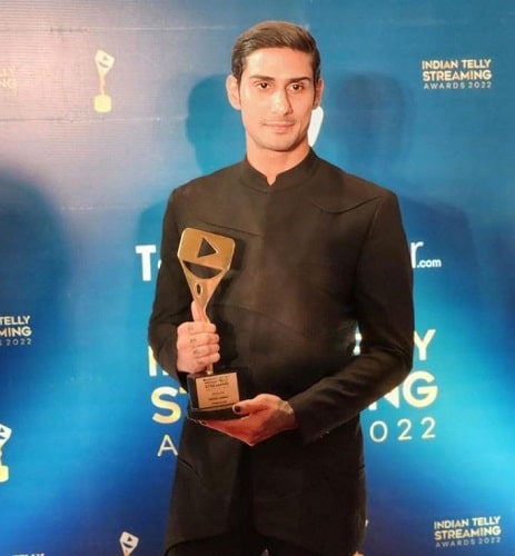 Prateik Babbar with his Indian Telly Streaming Award