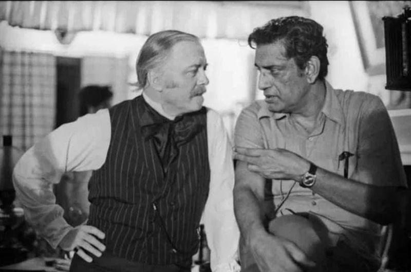 Satyajit Ray (right) with Sir Richard Attenborough on the sets of the Hindi film titled 'Shatranj Ke Khiladi' (1977)