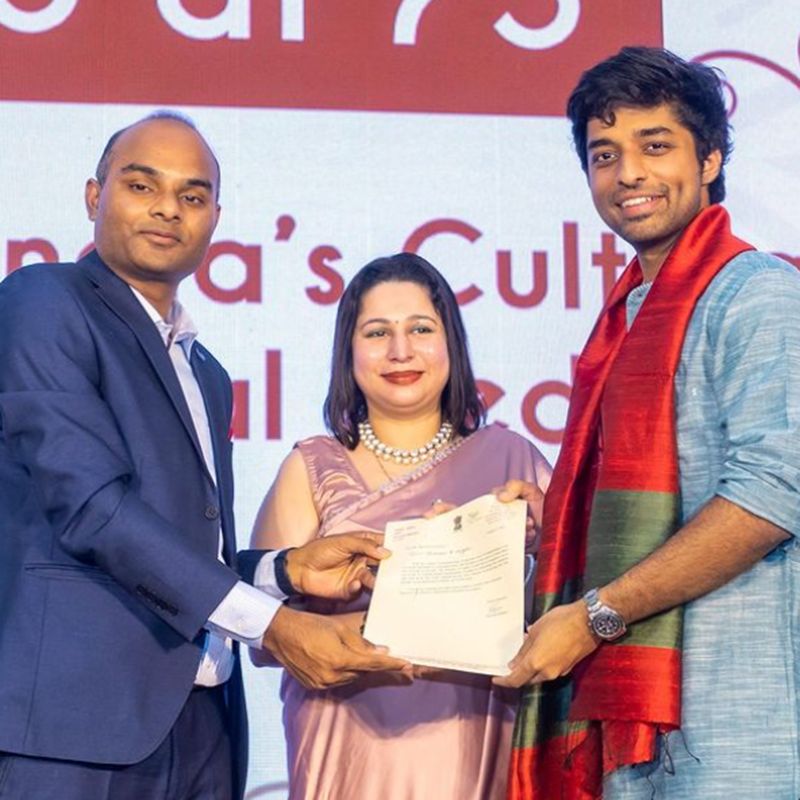 Sharan Hegde posing with Cultural Brand Ambassadors of India Award