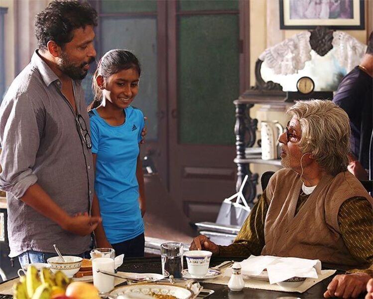 Shoojit Sircar (extreme left) with his daughter and Amitabh Bachchan during the shoot of the Hindi film titled 'Piku' (2015)