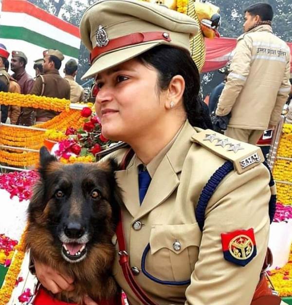 Shrestha Thakur with a dog