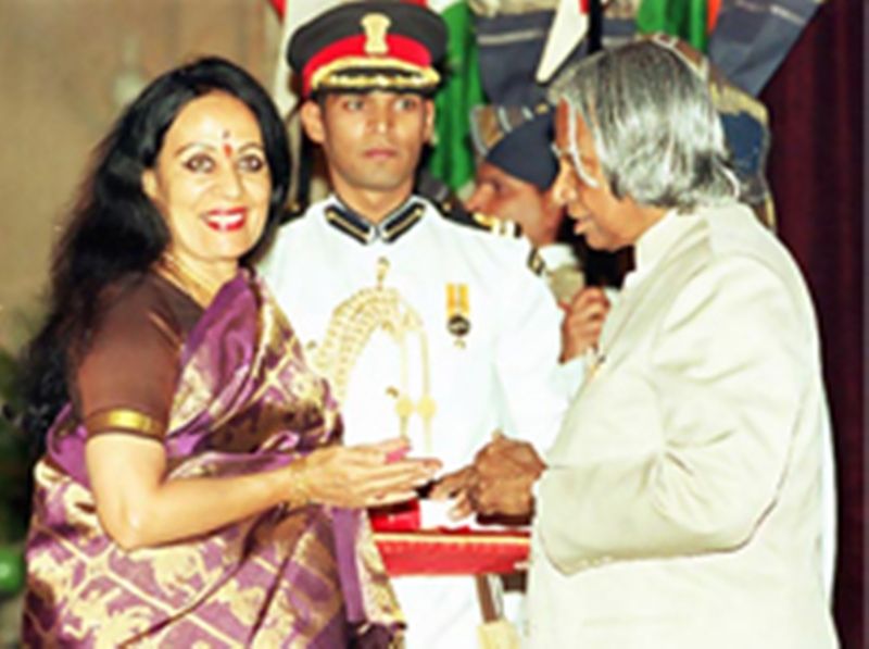 Sonal Mansingh receiving the Padma Vibhushan by Dr. A. P. J. Abdul Kalam