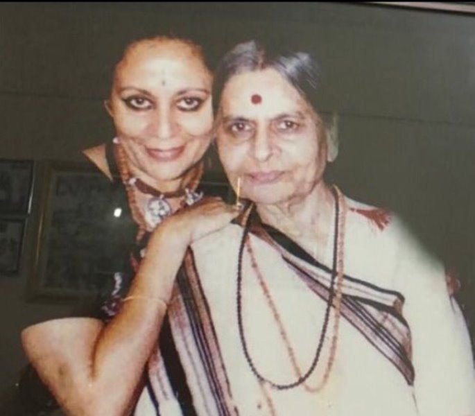 Sonal Mansingh with her mother Poornima Pakvasa