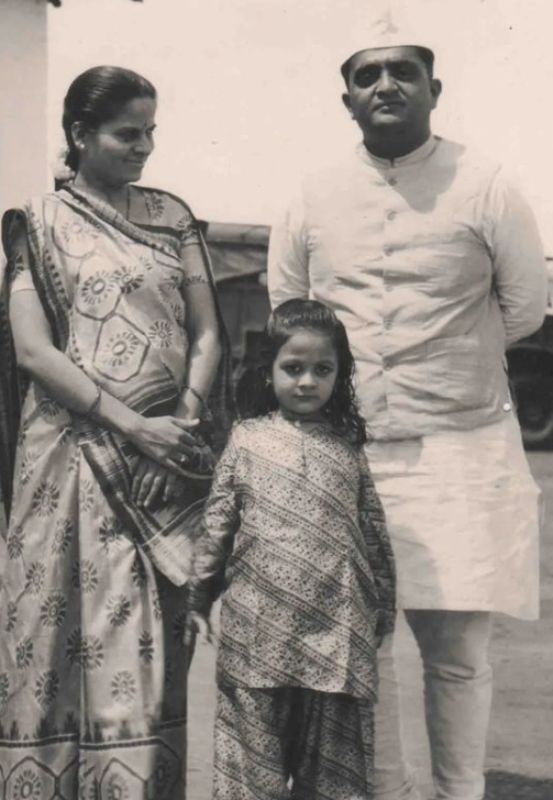 Sonal Mansingh with her mother mother and father in 1949