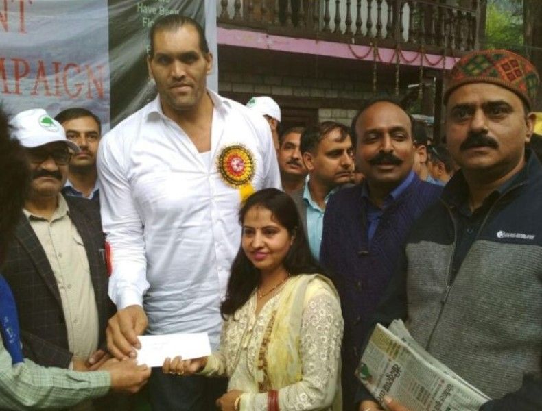 The Great Khali (in white) when he became the brand ambassador of Plastic-free Himachal Pradesh