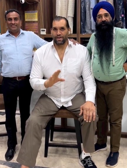 The Great Khali (in white) with his tailor