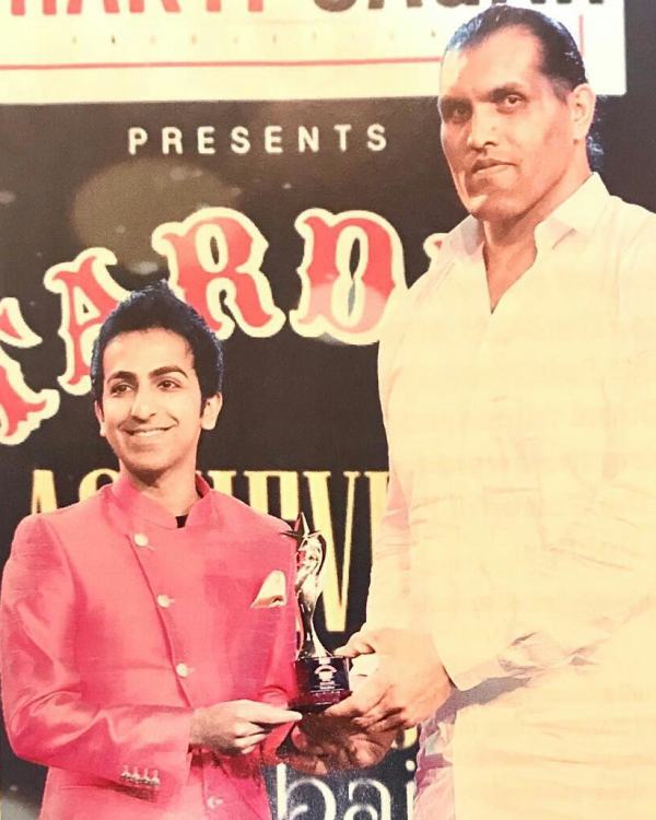 The Great Khali (right) with Pride in World Wrestling Champion Award