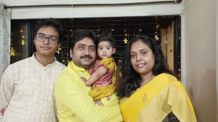 Vishwanath Chatterjee with wife and children