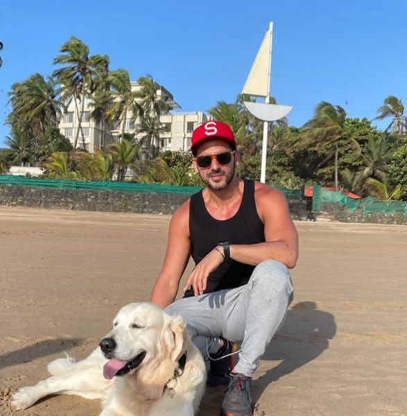 Zayed Khan with his pet dog